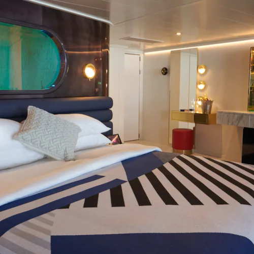 Rockstar Quarters: Brilliant Suite